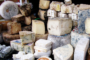 Сыр с плесенью: лакомство